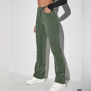 medium(6) army green letter patched flare leg corduroy pants.